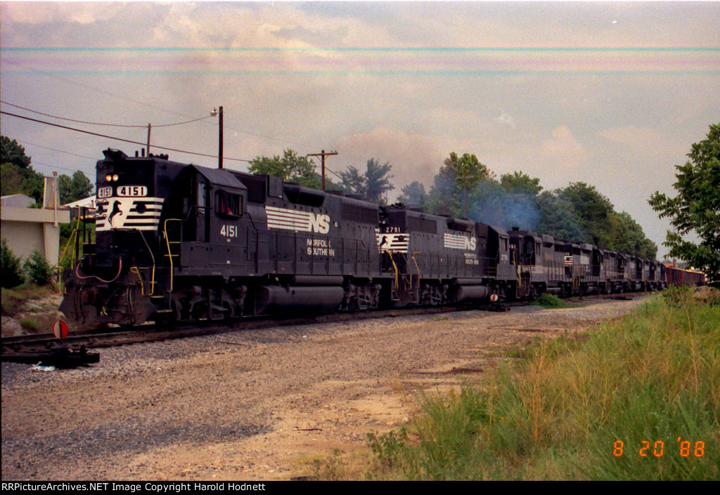 NS 4151 leads a long string of locos and cars out of Glenwood Yard